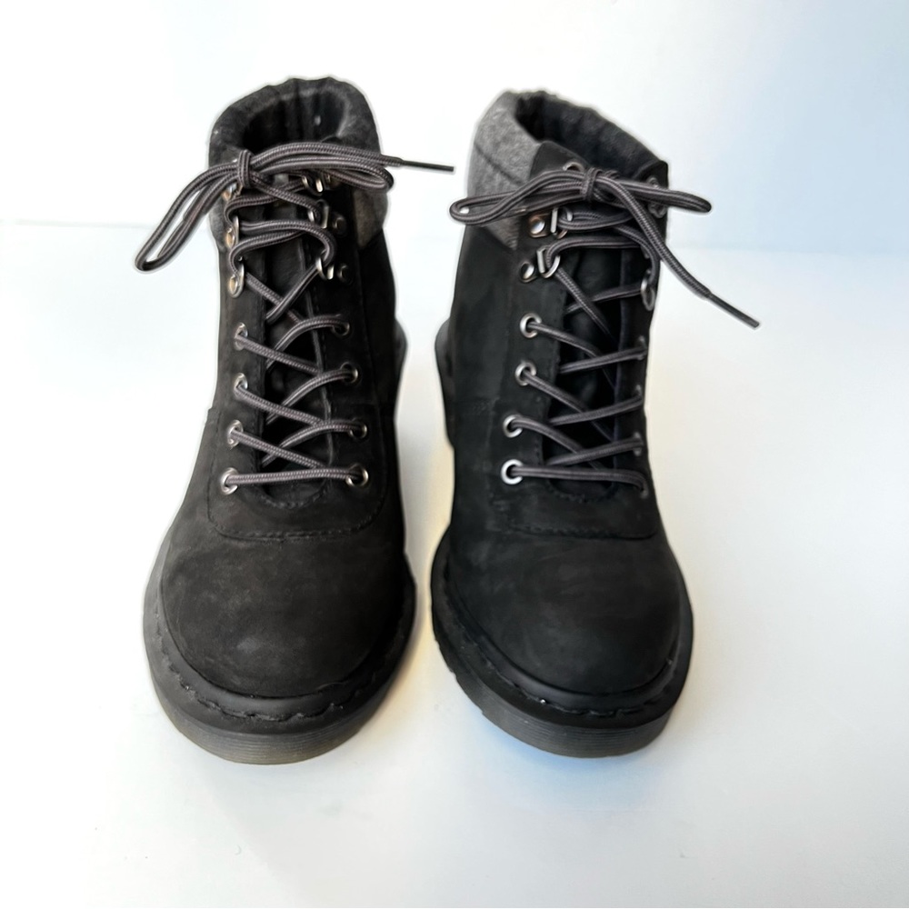 *SOLD* Doc Martens Freida Heeled Nubuck Leather Boot w/ Plaid Trim Ladies 9 - Picture 5 of 12